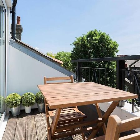 Spacious 3 Bedroom Flat With Terrace Лондон Екстериор снимка