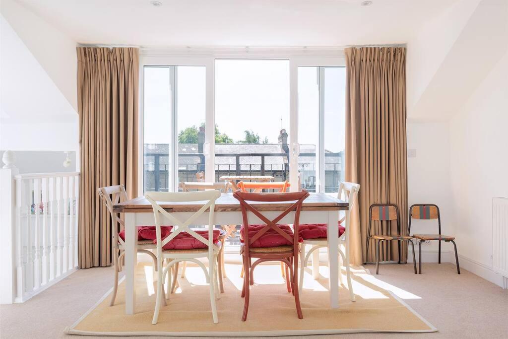 Spacious 3 Bedroom Flat With Terrace Лондон Екстериор снимка